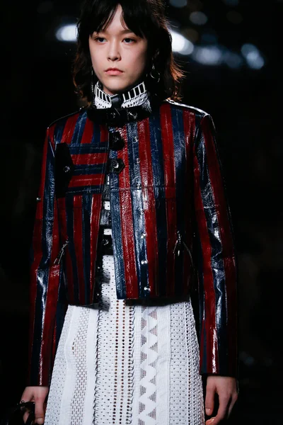 Look 19